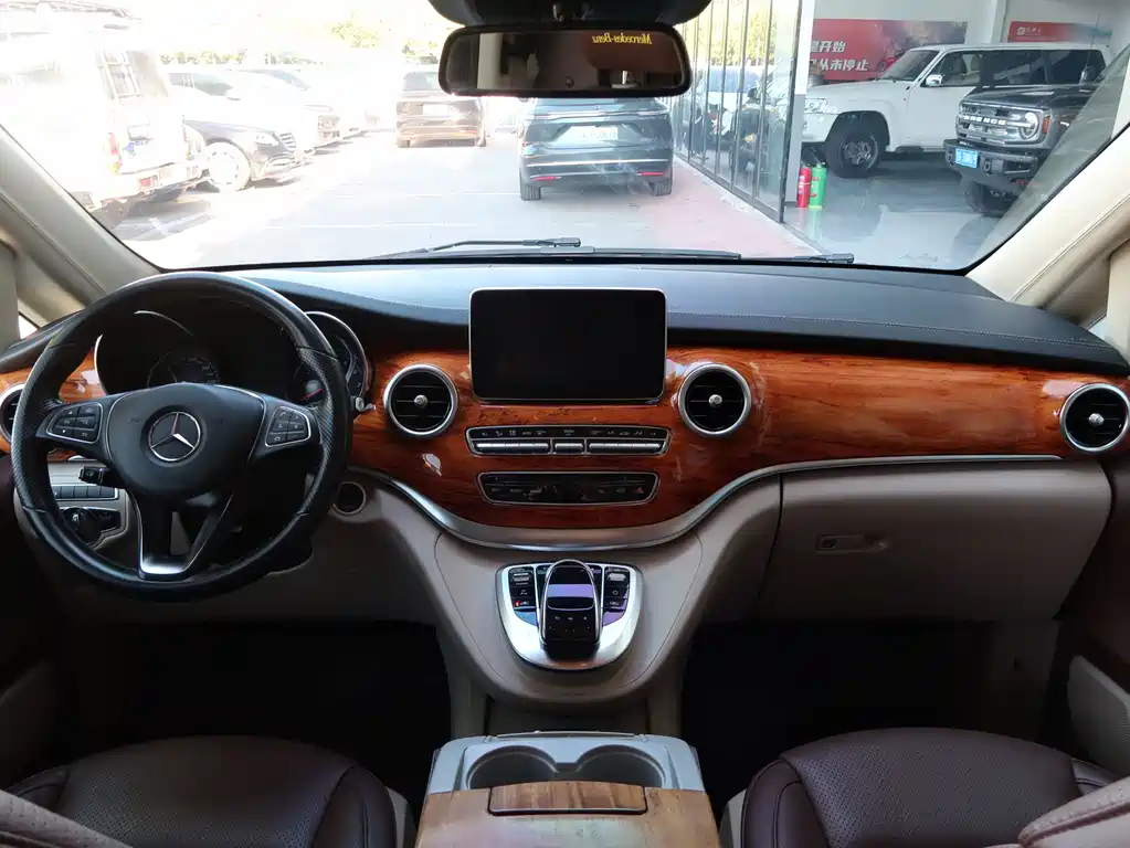 Mercedes-Benz V-Class — миниатюра 8