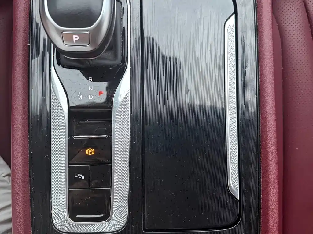 Hongqi Hongqi H5 — миниатюра 12