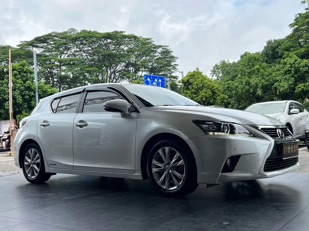Lexus CT — миниатюра 3