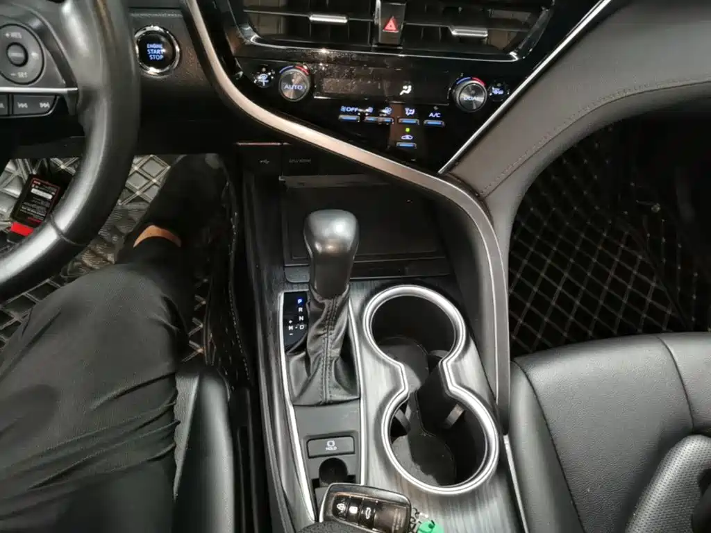 Toyota Camry — миниатюра 14