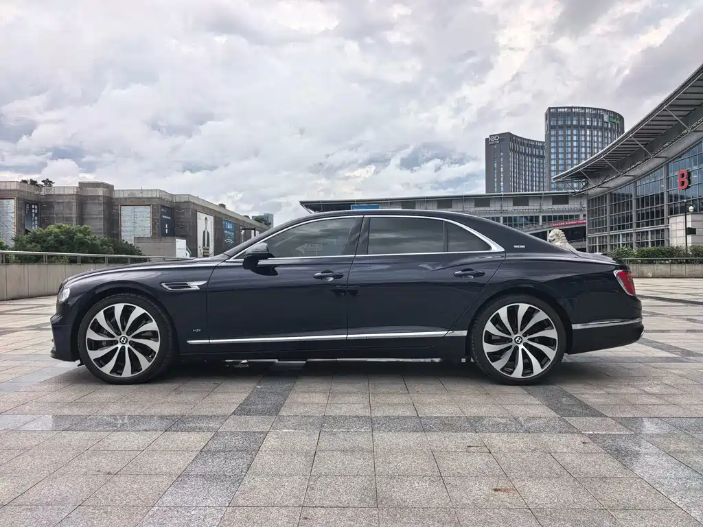 Bentley Flying Spur — миниатюра 7