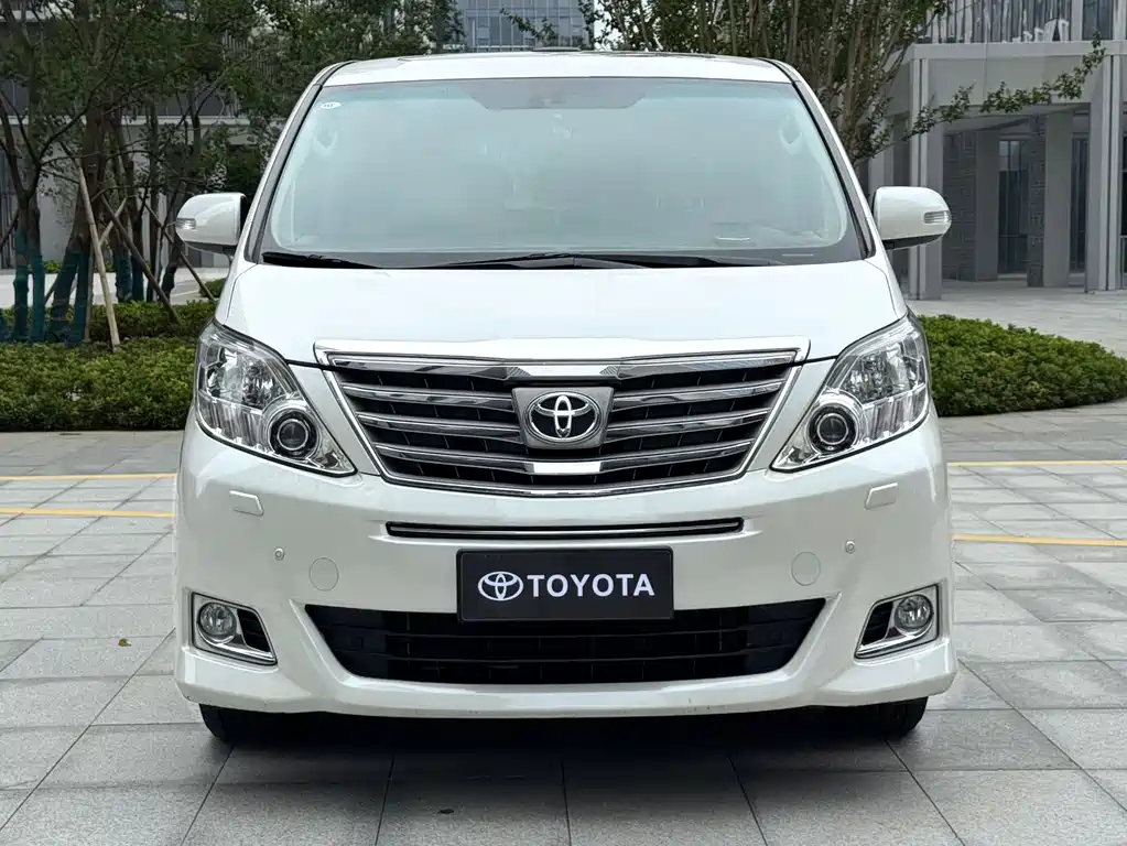 Toyota Alphard — миниатюра 2