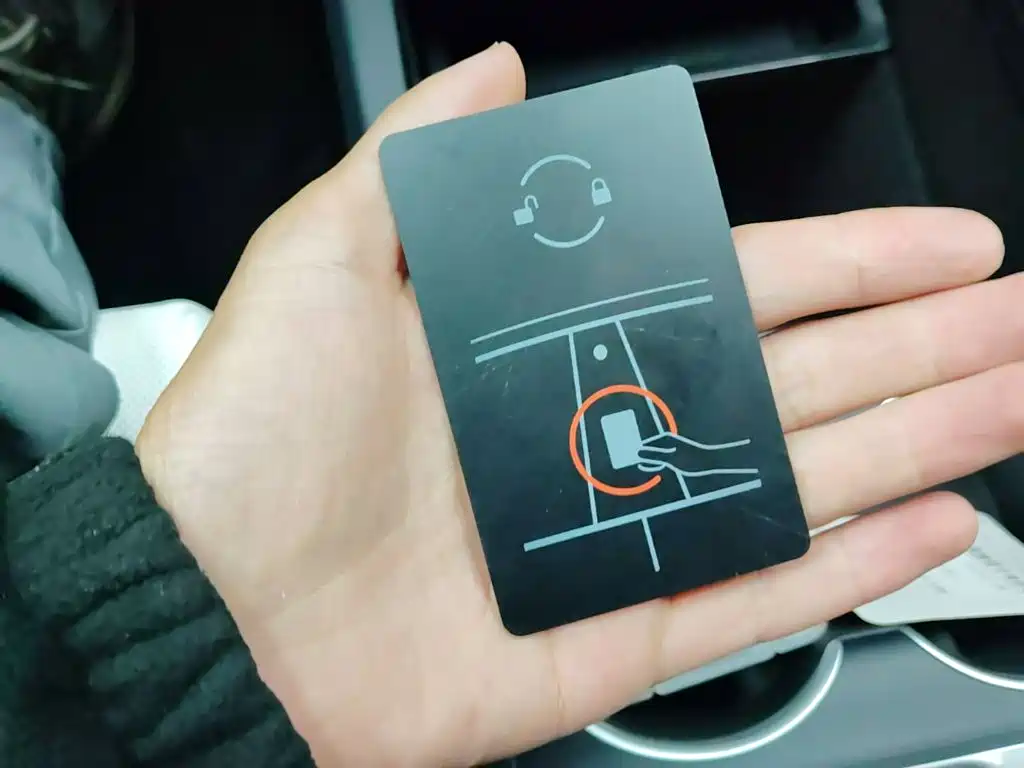 Tesla Model 3 — миниатюра 9