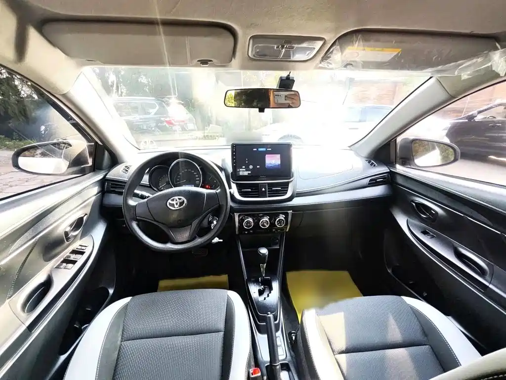 Toyota Yaris L — миниатюра 11