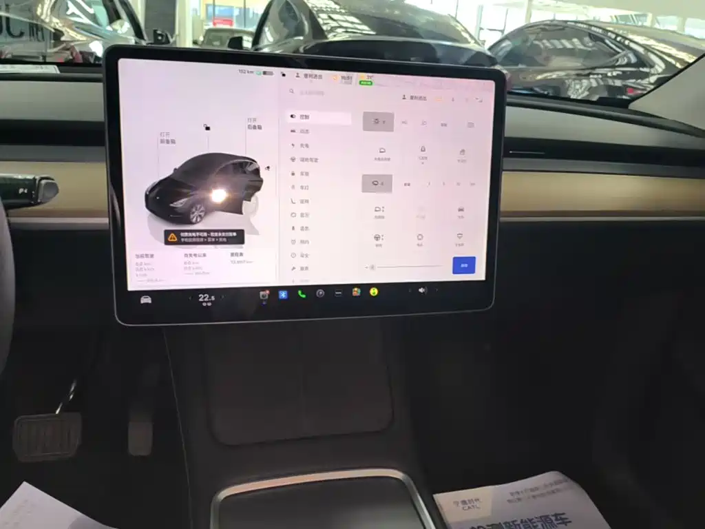 Tesla Model Y — миниатюра 13