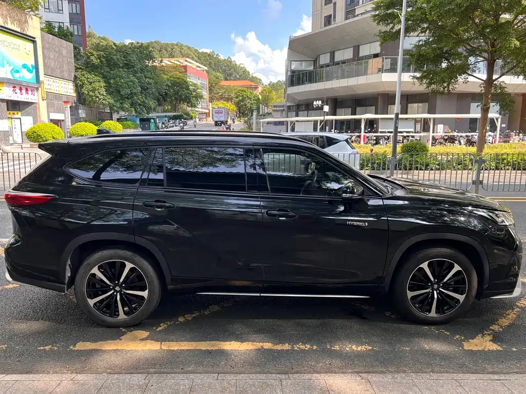 Toyota Crown Kluger 2022 2.5L HEV Luxury