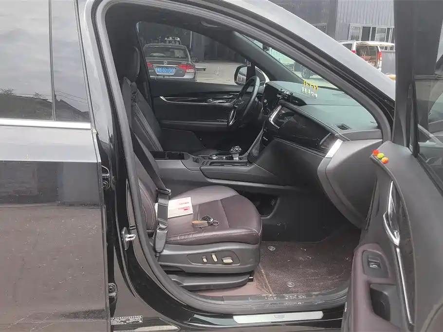 Cadillac XT6 2022 2.0T мест Luxury