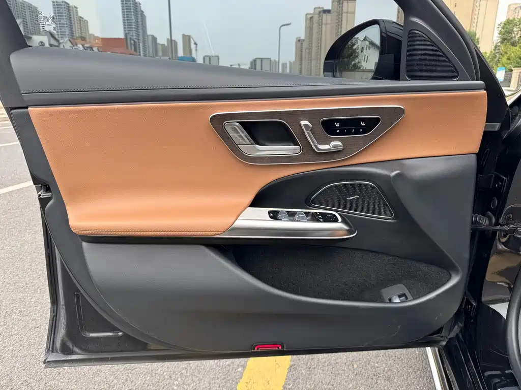 Mercedes-Benz E-Class — миниатюра 4