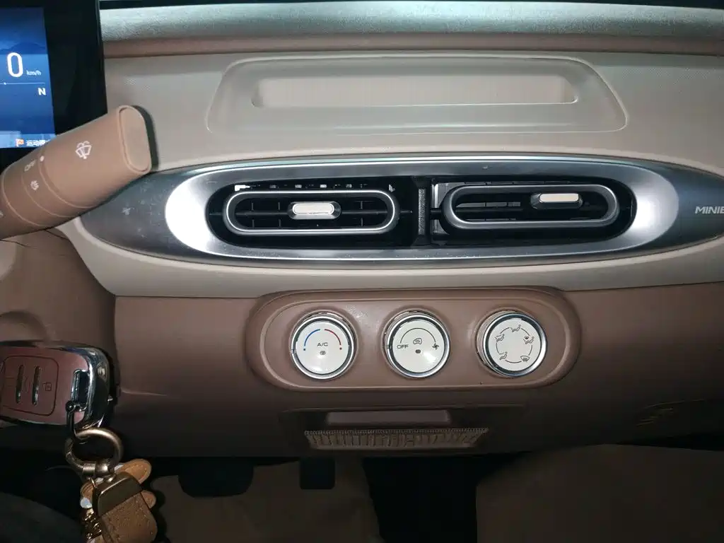 Wuling MINIEV — миниатюра 13
