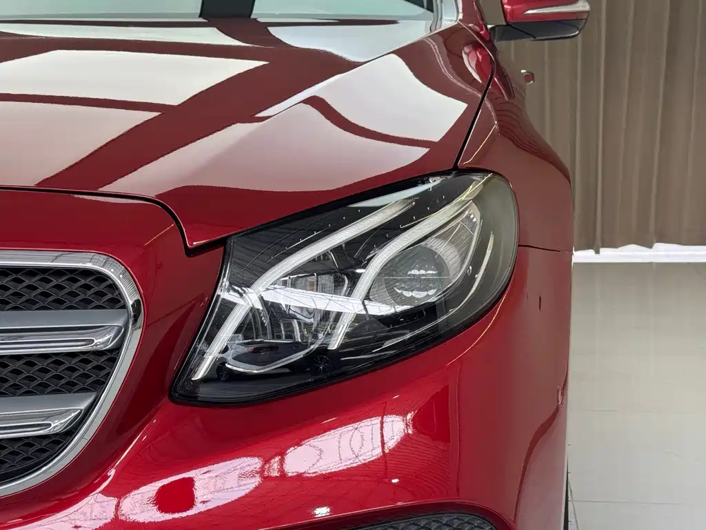 Mercedes-Benz E-Class — миниатюра 4