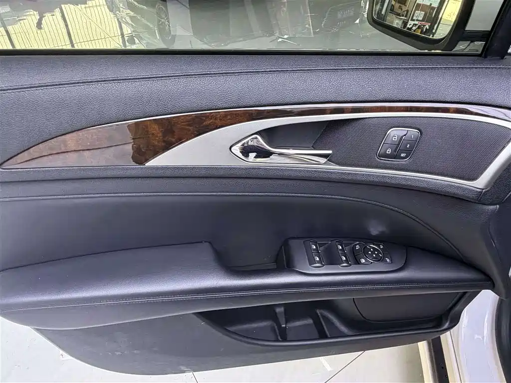Lincoln MKZ — миниатюра 14