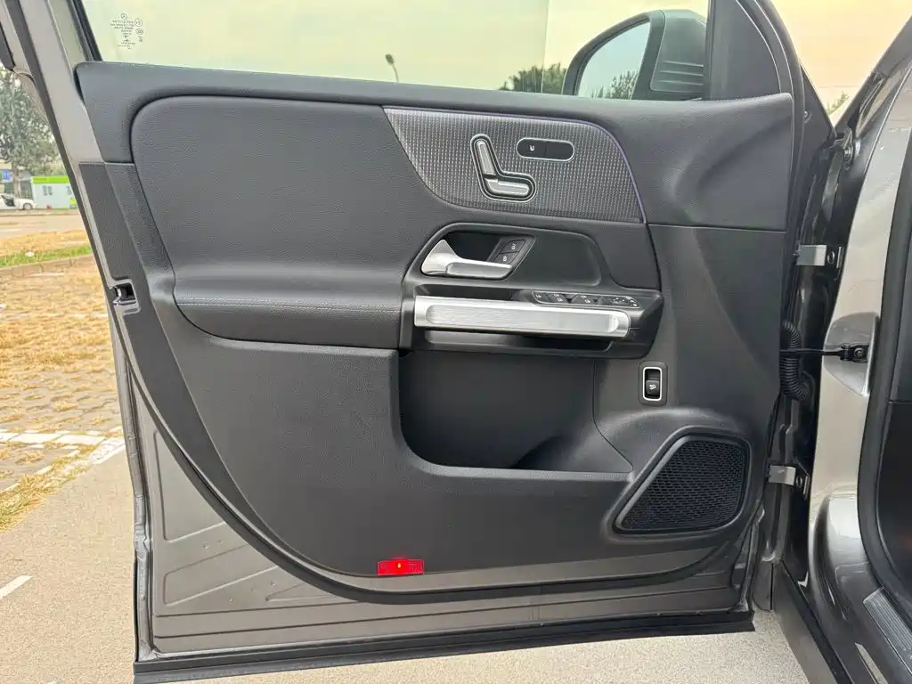 Mercedes-Benz GLB — миниатюра 28
