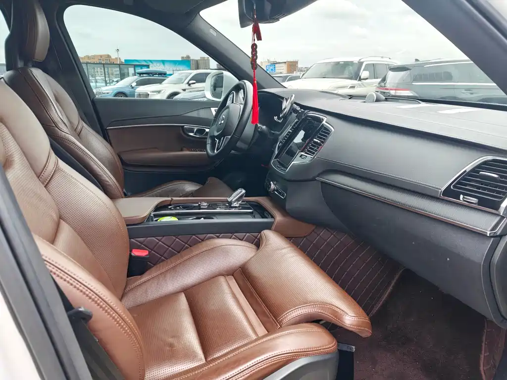 Volvo XC90 PHEV — миниатюра 8