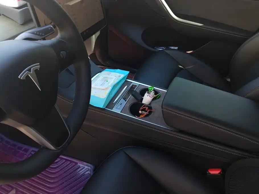 Tesla Model Y — миниатюра 16