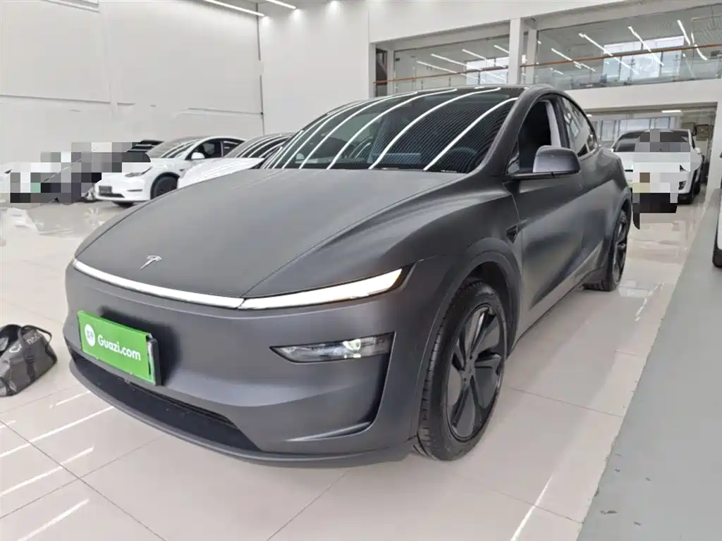 Tesla Model Y 2025