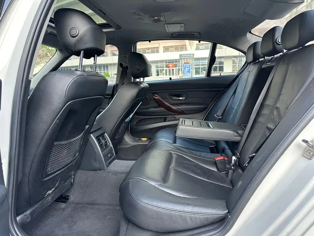 BMW 3 Series — миниатюра 10
