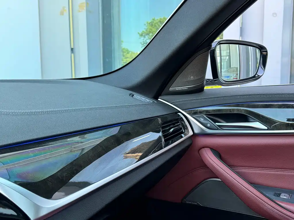 BMW 5 Series — миниатюра 17