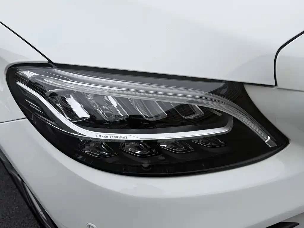 Mercedes-Benz C-Class — миниатюра 7