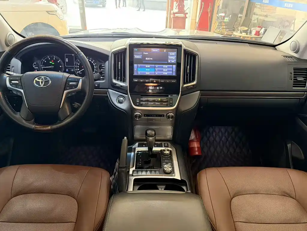 Toyota Land Cruiser 2018 5.7L VX-R