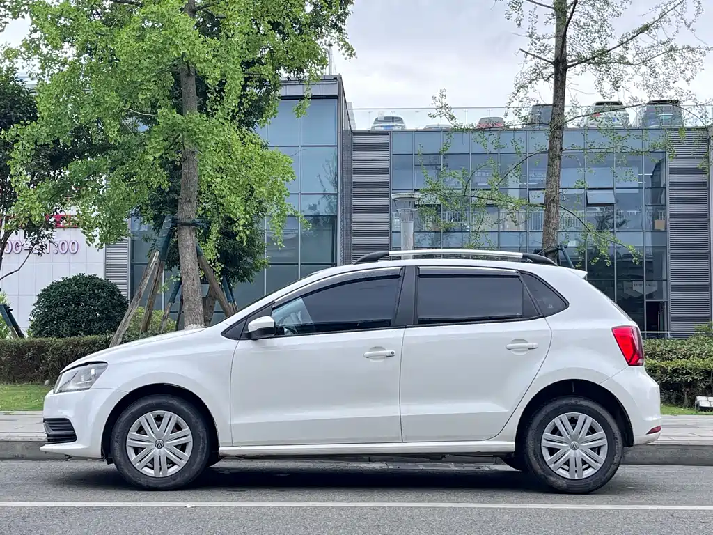Volkswagen Polo 2014 1.4L MT