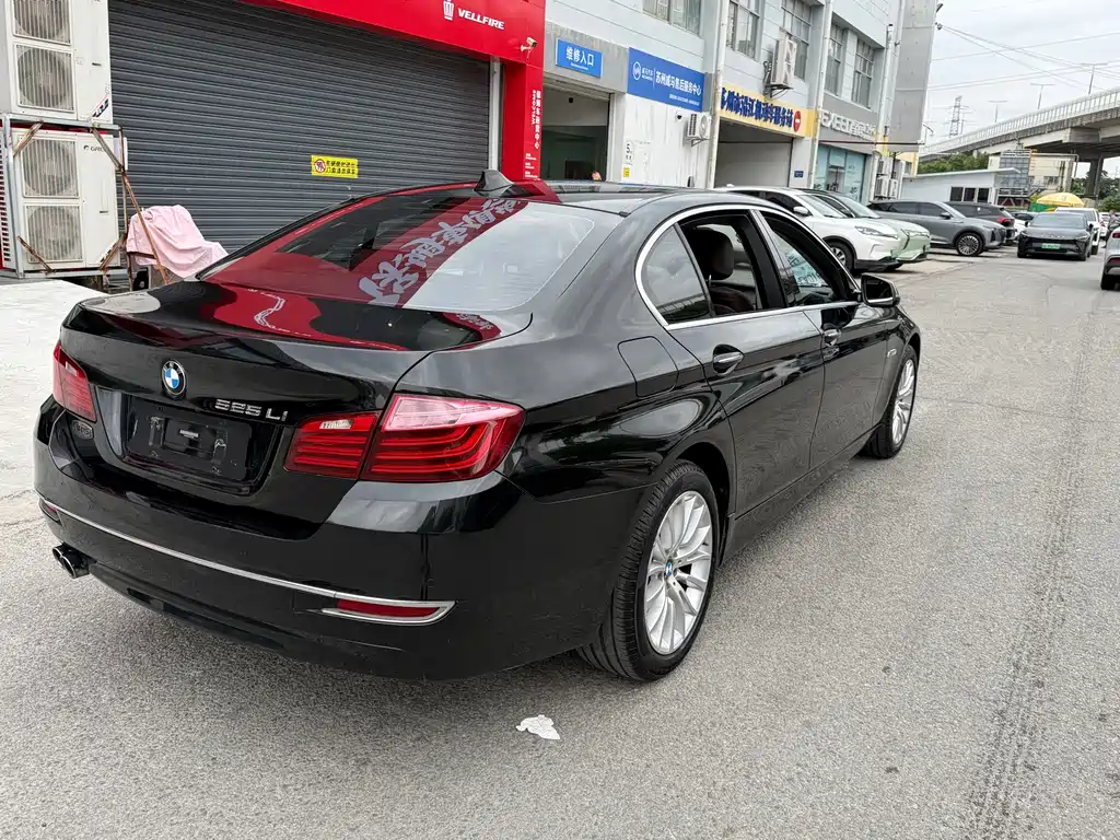 BMW 5 Series — миниатюра 9