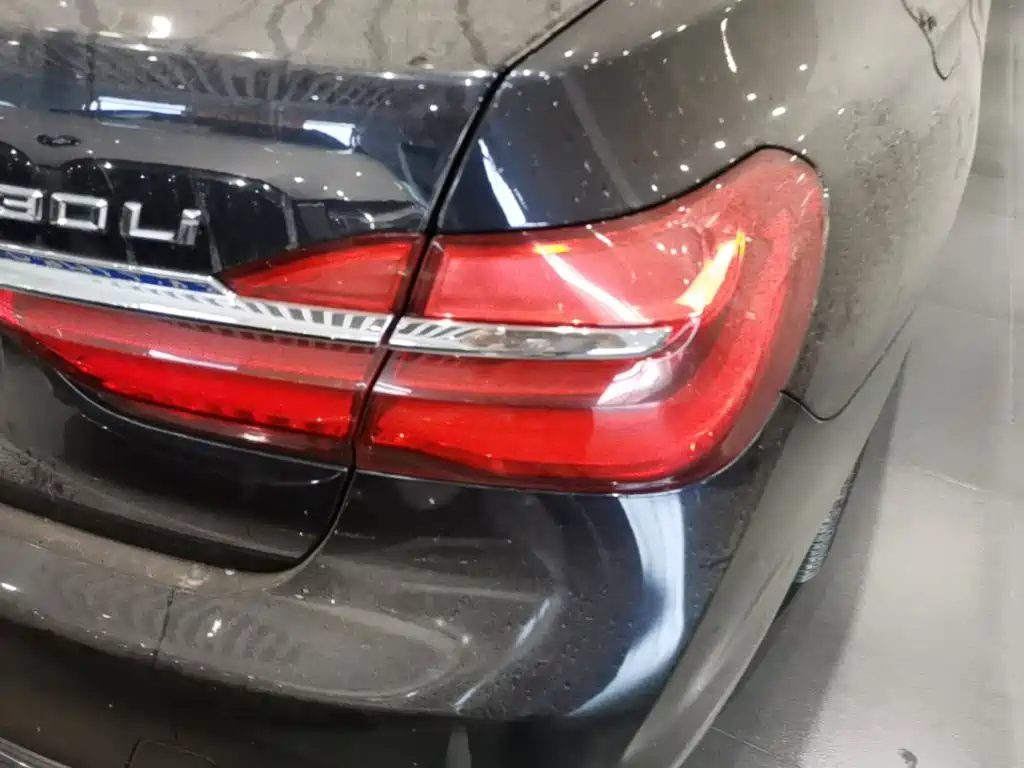 BMW 7 Series — миниатюра 8
