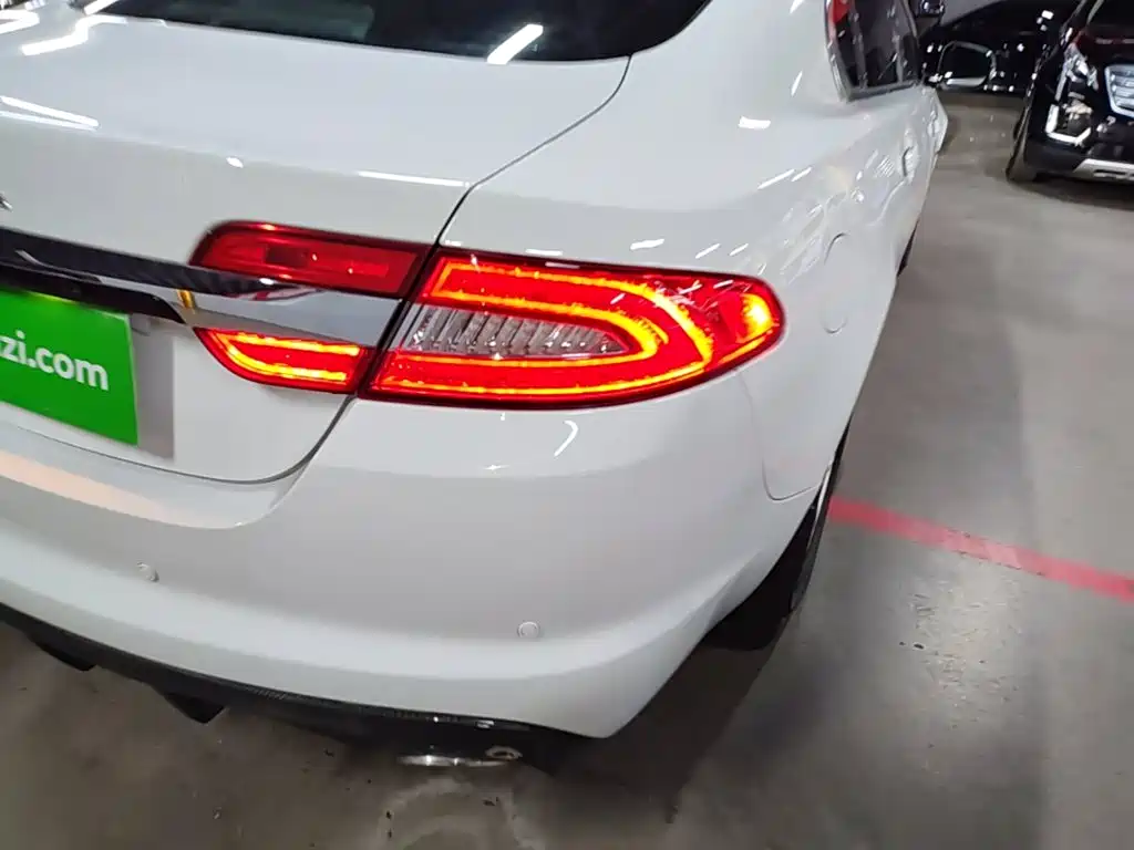 Jaguar XF — миниатюра 8
