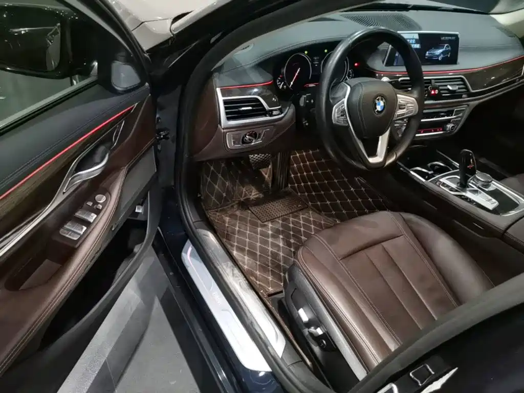 BMW 7 Series — миниатюра 16