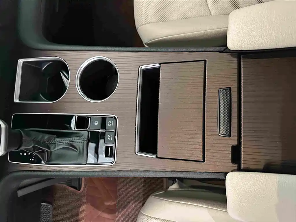 Toyota Granvia — миниатюра 10
