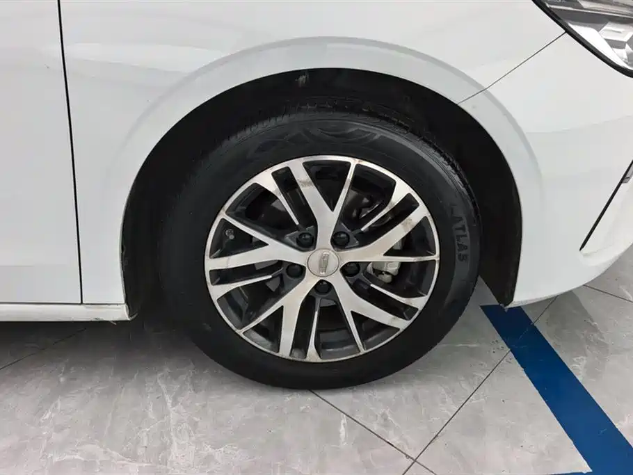 Geely Emgrand 2025 4 1.5L CVT