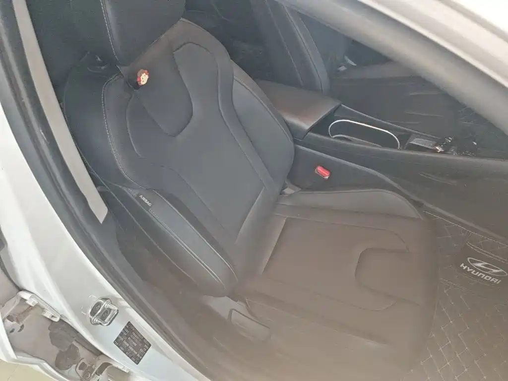 Hyundai Elantra — миниатюра 25