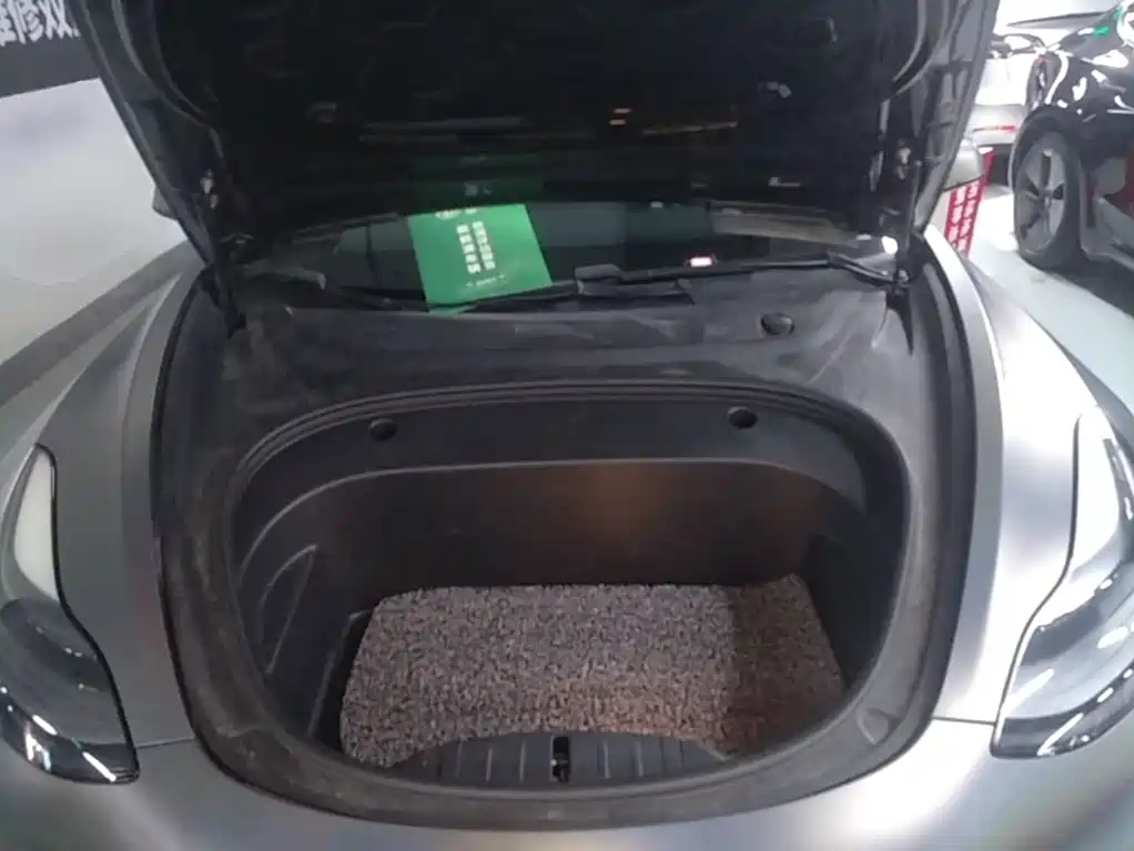 Tesla Model 3 — миниатюра 20
