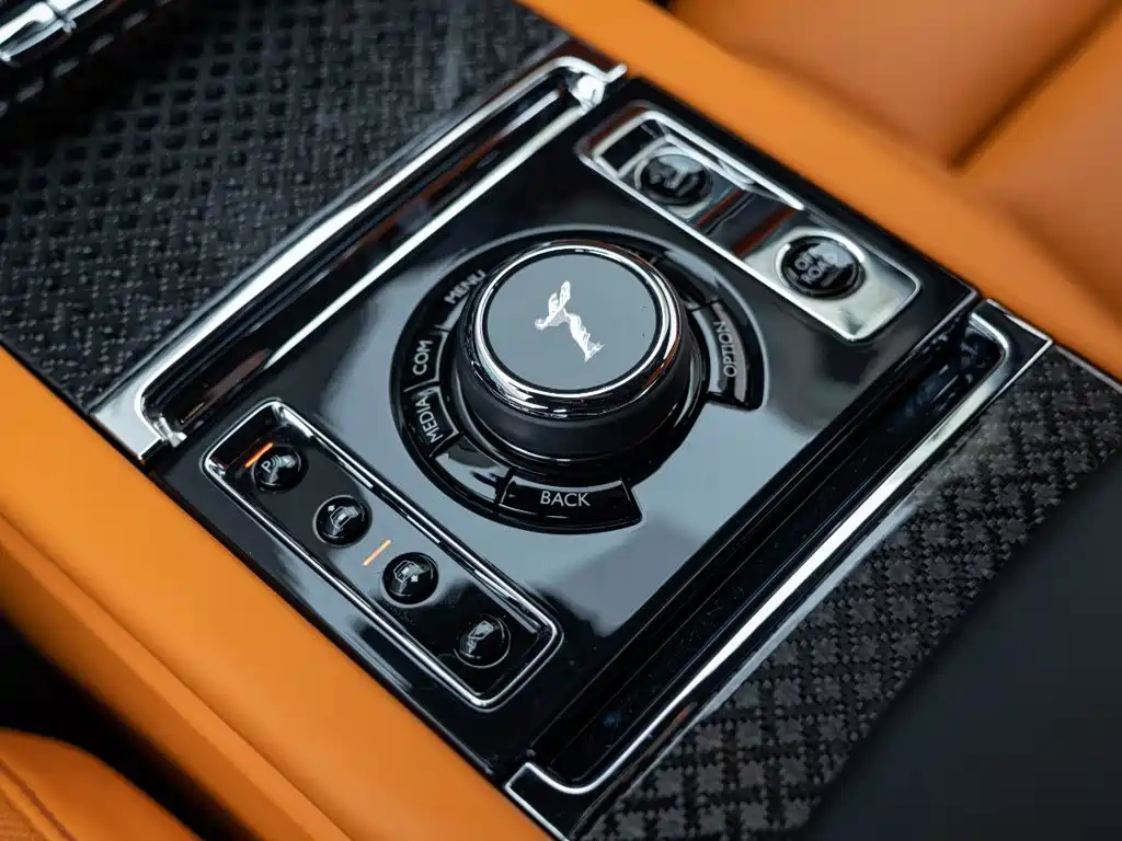 Rolls-Royce Cullinan — миниатюра 17