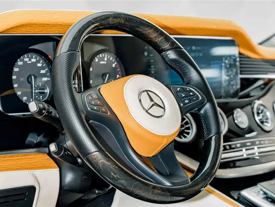 Mercedes-Benz Vito 2023 2.0T Elite 7 мест