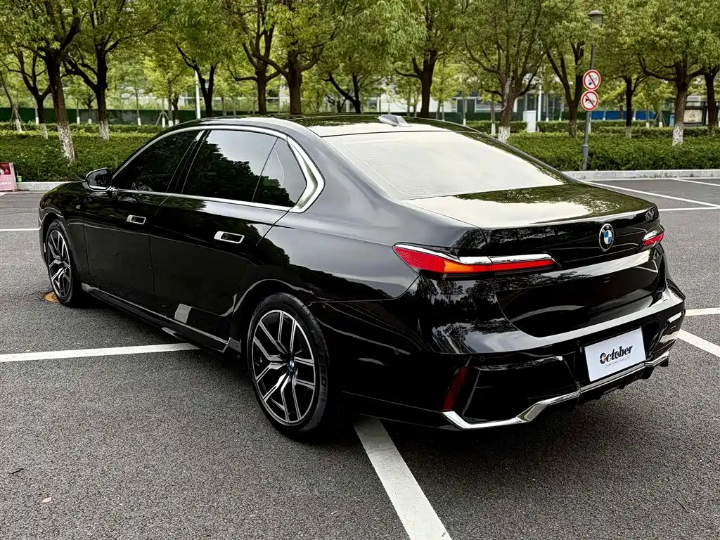 BMW 7 Series — миниатюра 6
