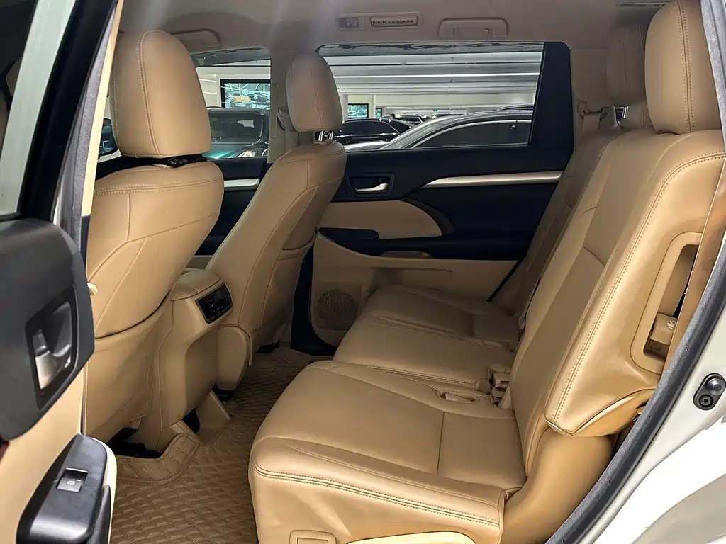 Toyota Highlander 2015 3.5L Elite 7 мест