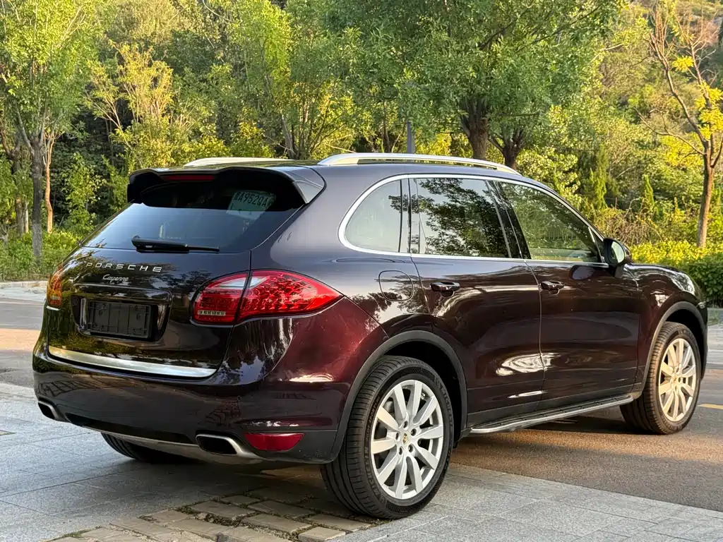 Porsche Cayenne — миниатюра 6