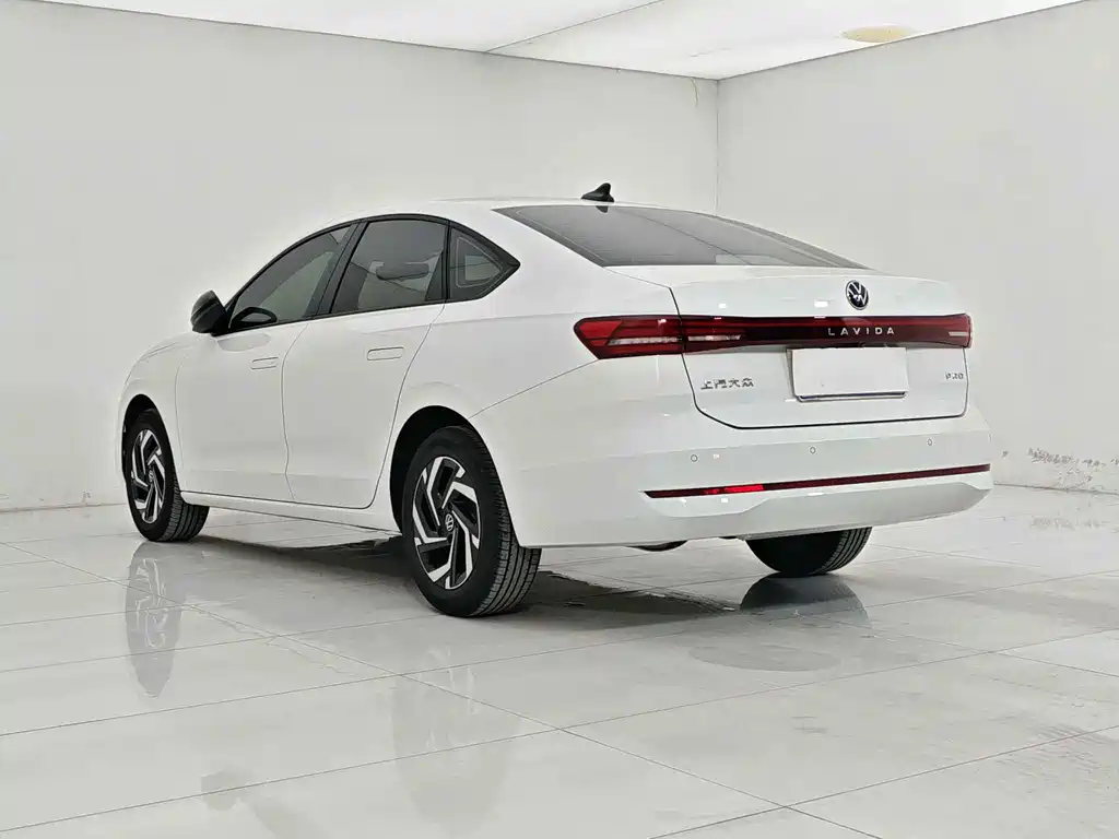 Volkswagen Lavida — миниатюра 6