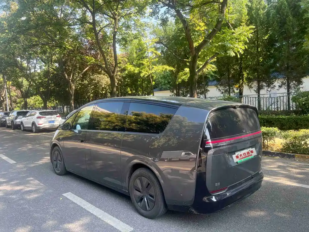 Li Auto Li MEGA — миниатюра 2