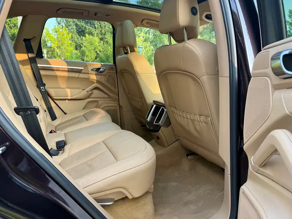 Porsche Cayenne — миниатюра 14