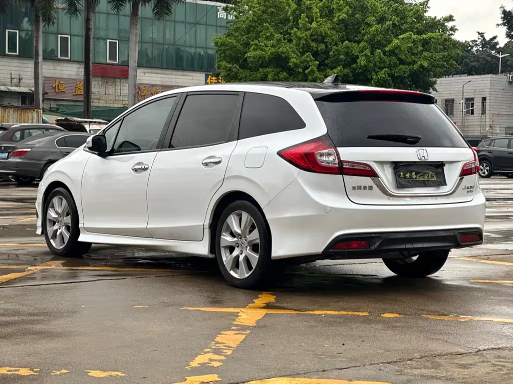 Honda Jade 2014 1.8L CVT Luxury 5 мест