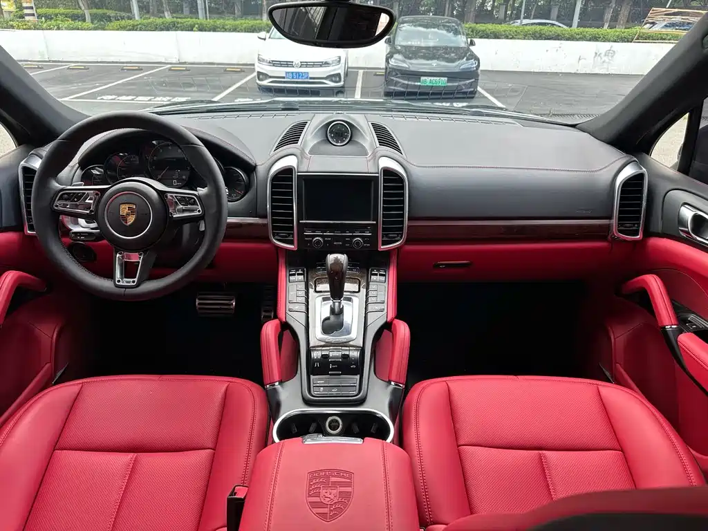 Porsche Cayenne — миниатюра 5