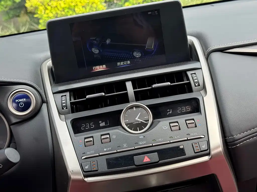 Lexus NX — миниатюра 10