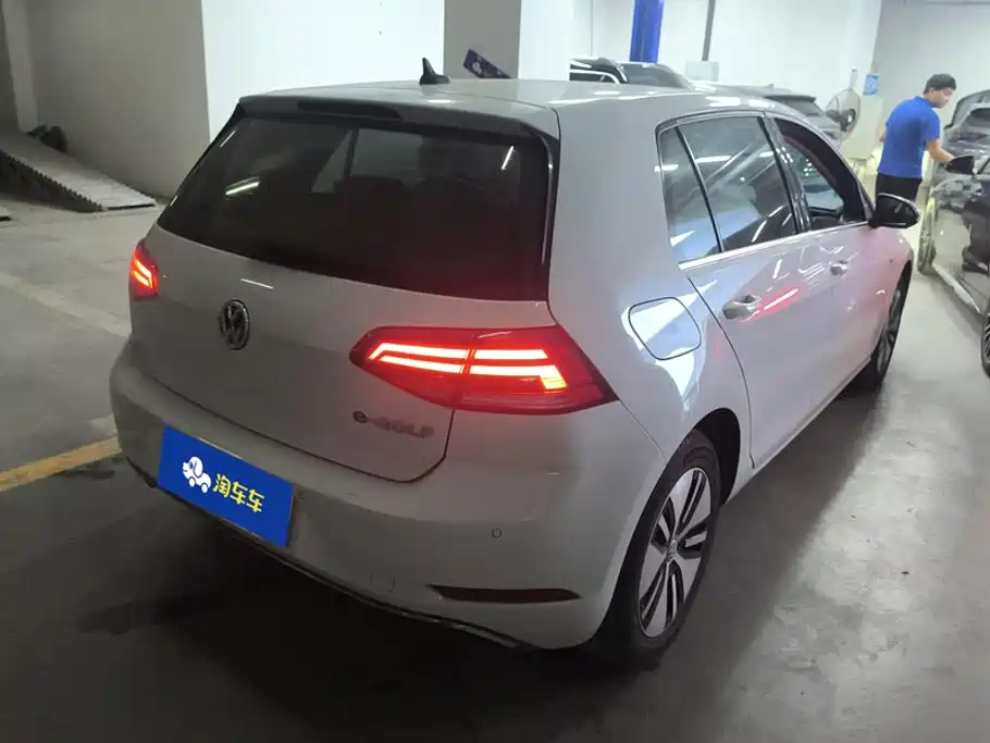 Volkswagen Golf EV — миниатюра 3