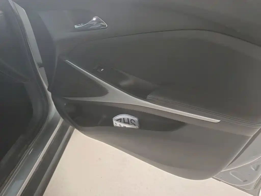 Chevrolet Menlo — миниатюра 4