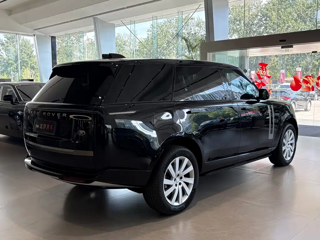 Land Rover Range Rover 2024 3.0 L6 400PS Long Wheelbase мест
