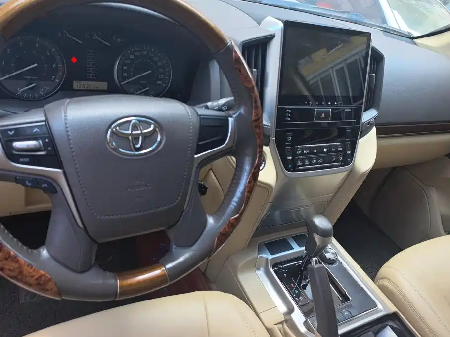 Toyota Land Cruiser — миниатюра 12