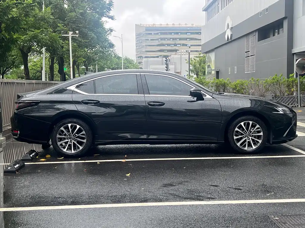 Lexus ES — миниатюра 16
