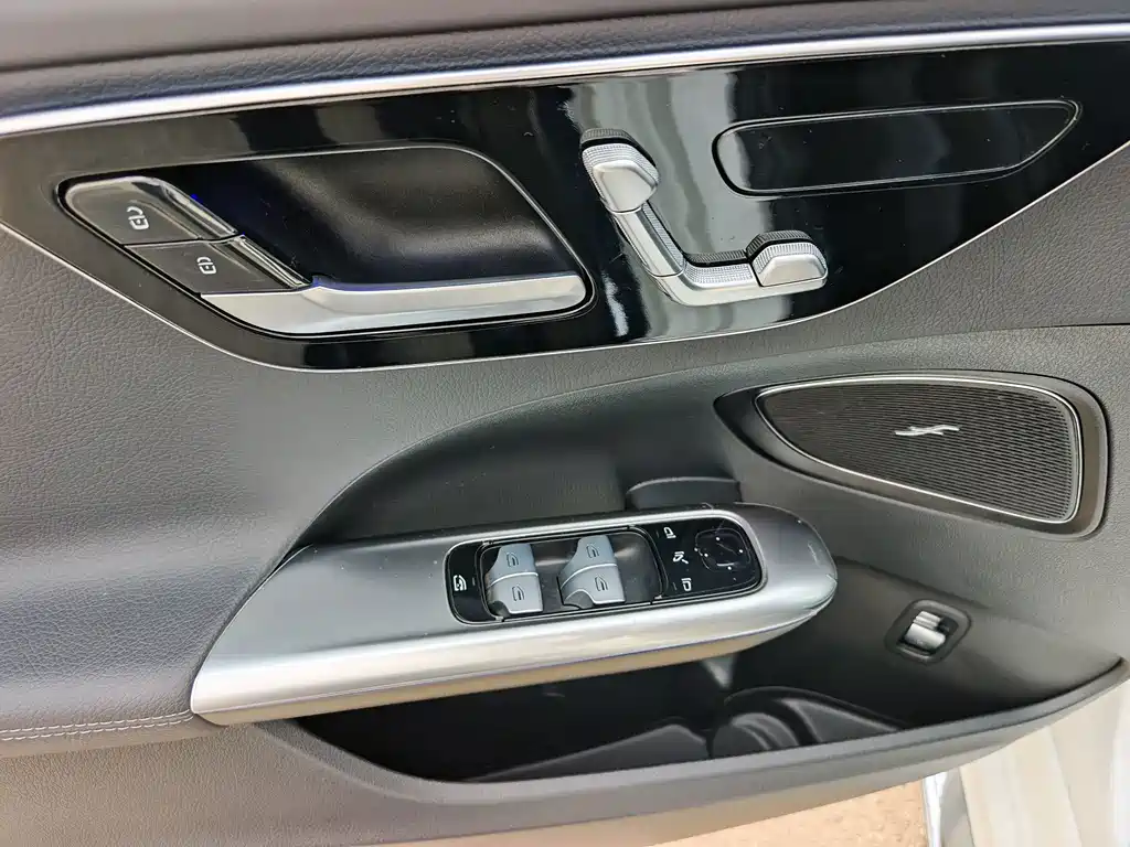 Mercedes-Benz C-Class — миниатюра 11
