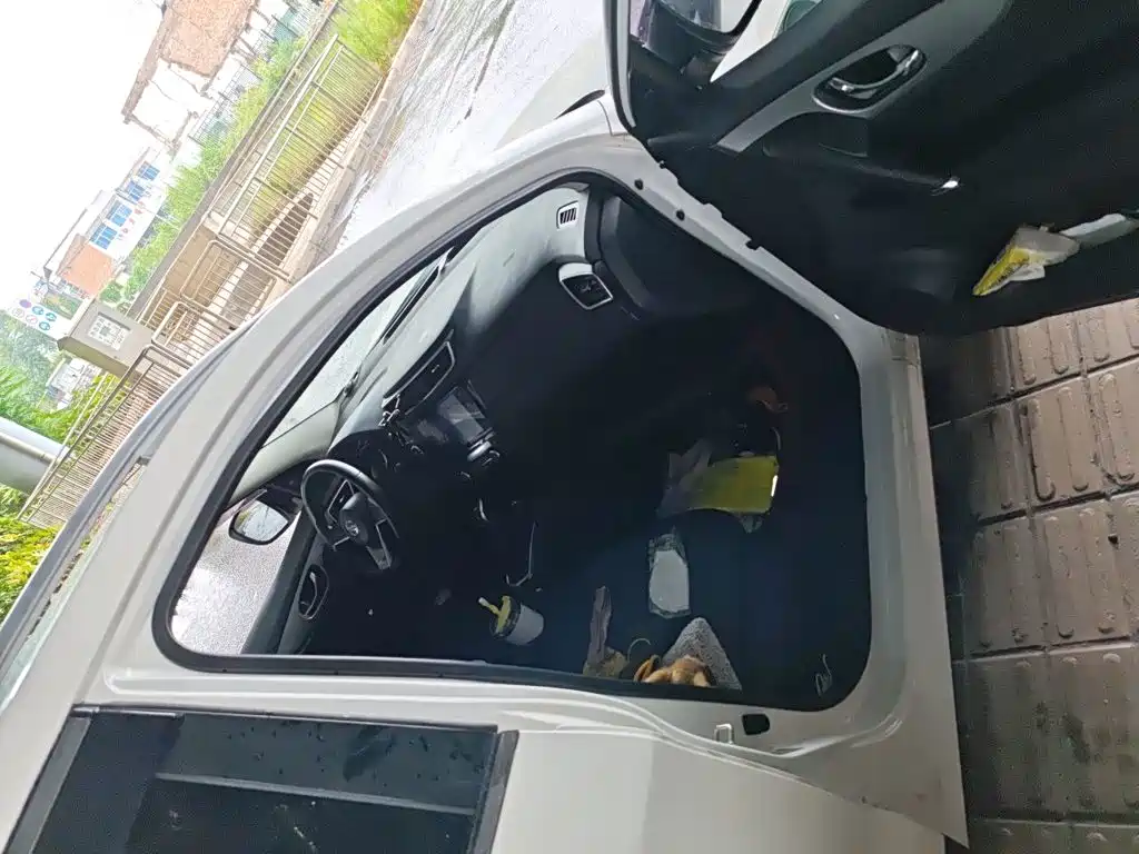 Nissan Qashqai — миниатюра 22